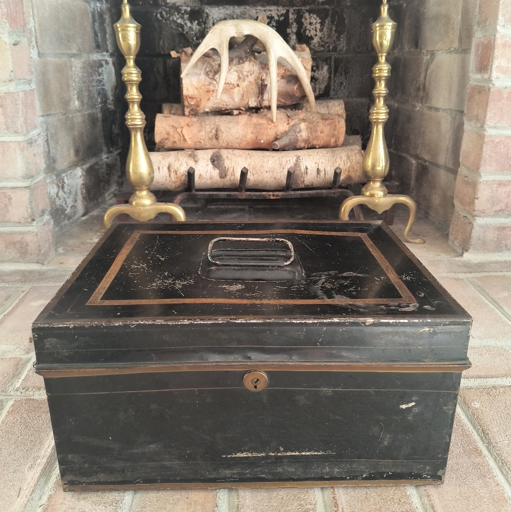 Vintage Metal Cash Box - Picture 5 of 17